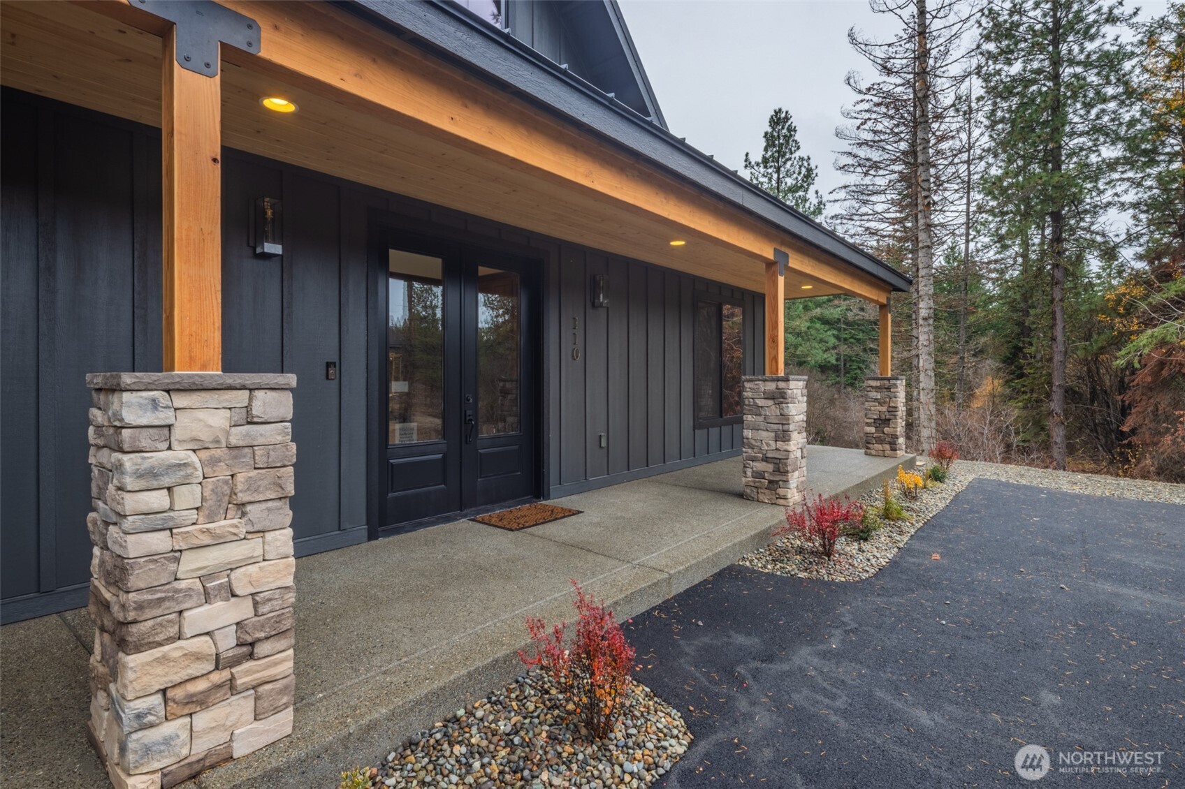 110 Bitterroot Lane Ronald, WA 98940 - Photo 22 of 28 a view of a chairs in front of house