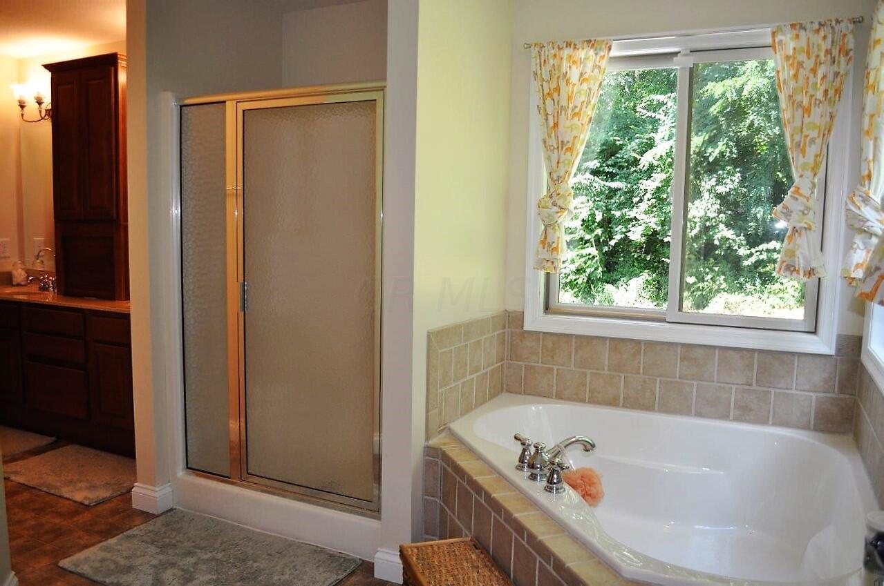 6896 Crumley Road Southwest Lancaster, OH 43130 - Photo 40 of 83 Owner Suite Private Bath - 6896 Crumley Road SW, Lancaster, OH 43130