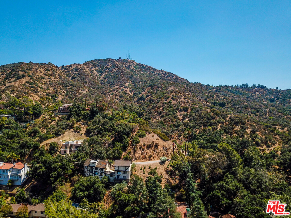 0 Chevy Chase Glendale, CA 91206 - Photo 6 of 8 a view of a large building