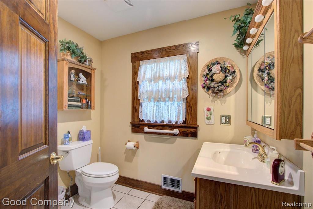 20 Devonshire Road Pleasant Ridge, MI 48069 - Photo 18 of 43