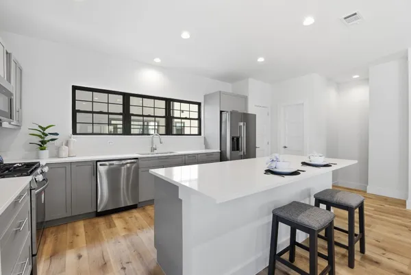 $329,000 | 11915 North Hoa Sen Circle, Houston, TX 77072