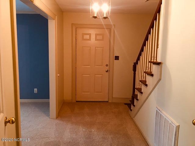 1404 Queen Anne Road Northwest Wilson, NC 27896 - Photo 2 of 33 FOYER