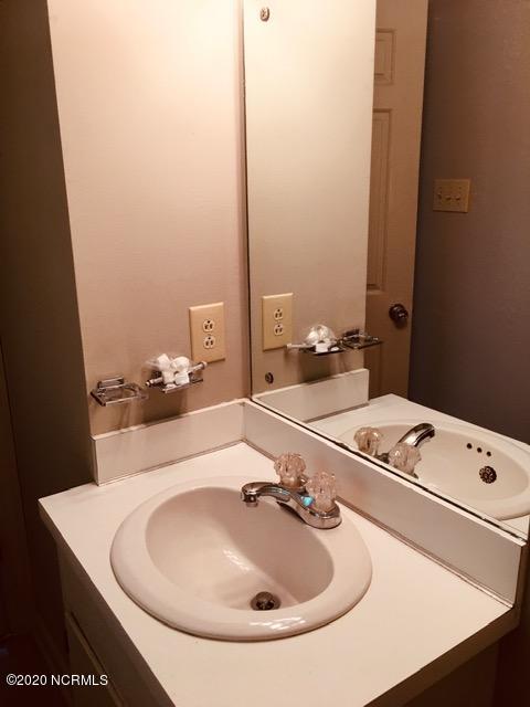 1404 Queen Anne Road Northwest Wilson, NC 27896 - Photo 23 of 33 PRINCIPAL BATH