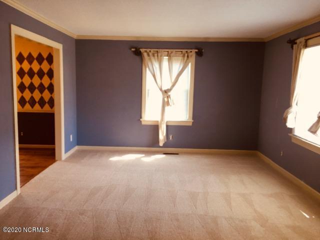1404 Queen Anne Road Northwest Wilson, NC 27896 - Photo 3 of 33 LIVING ROOM