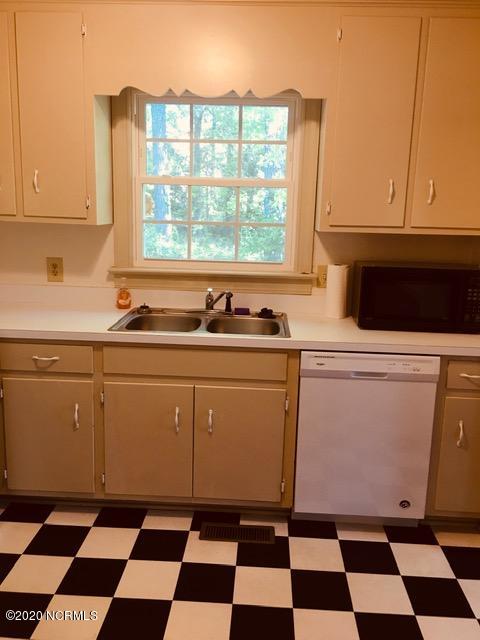 1404 Queen Anne Road Northwest Wilson, NC 27896 - Photo 9 of 33 KITCHEN