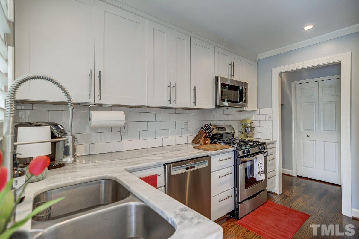 915 Mills Street Raleigh, NC 27608 - Photo 10 of 26