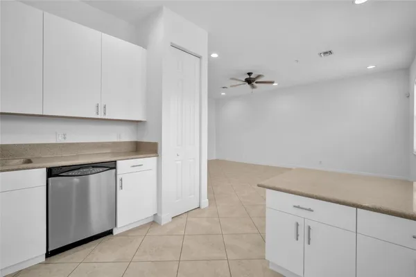 $2,895 | 6809 Lakeside Circle North, Unit 101, Davie, FL 33314