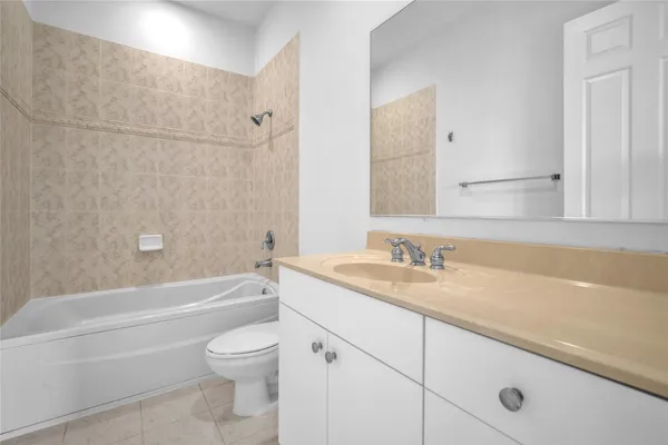 $2,895 | 6809 Lakeside Circle North, Unit 101, Davie, FL 33314