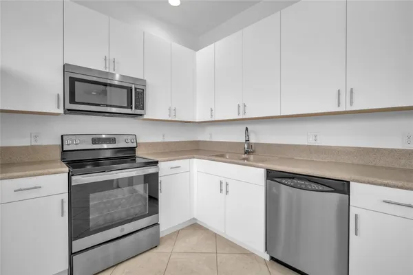$2,895 | 6809 Lakeside Circle North, Unit 101, Davie, FL 33314