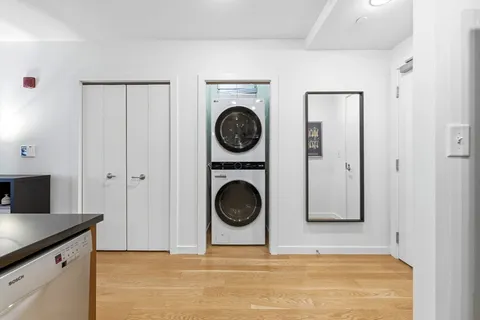 $1,195,000 | 80 Broad Street, Unit 602, Boston, MA 02110