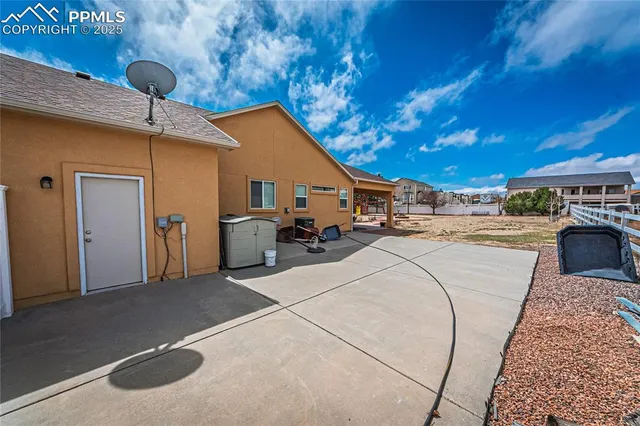 a view of a yard with a tree