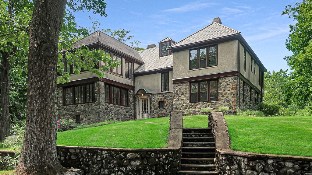 39 Locust Avenue Lexington, MA 02421 - Photo 2 of 32 a front view of a house with a yard