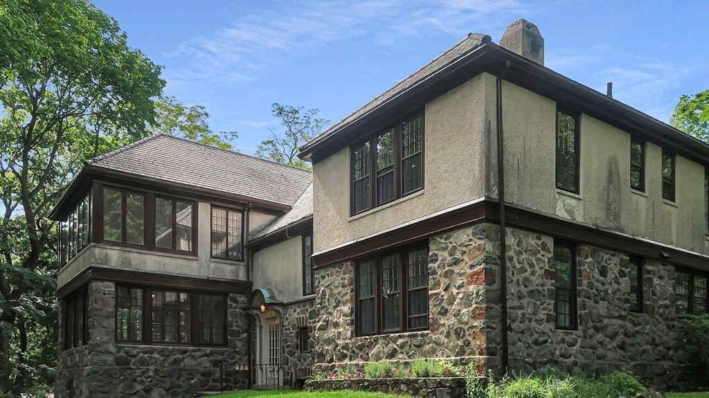 39 Locust Avenue Lexington, MA 02421 - Photo 27 of 32 a front view of a house with a yard