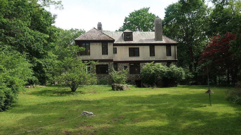 39 Locust Avenue Lexington, MA 02421 - Photo 32 of 32 a front view of a house with a yard