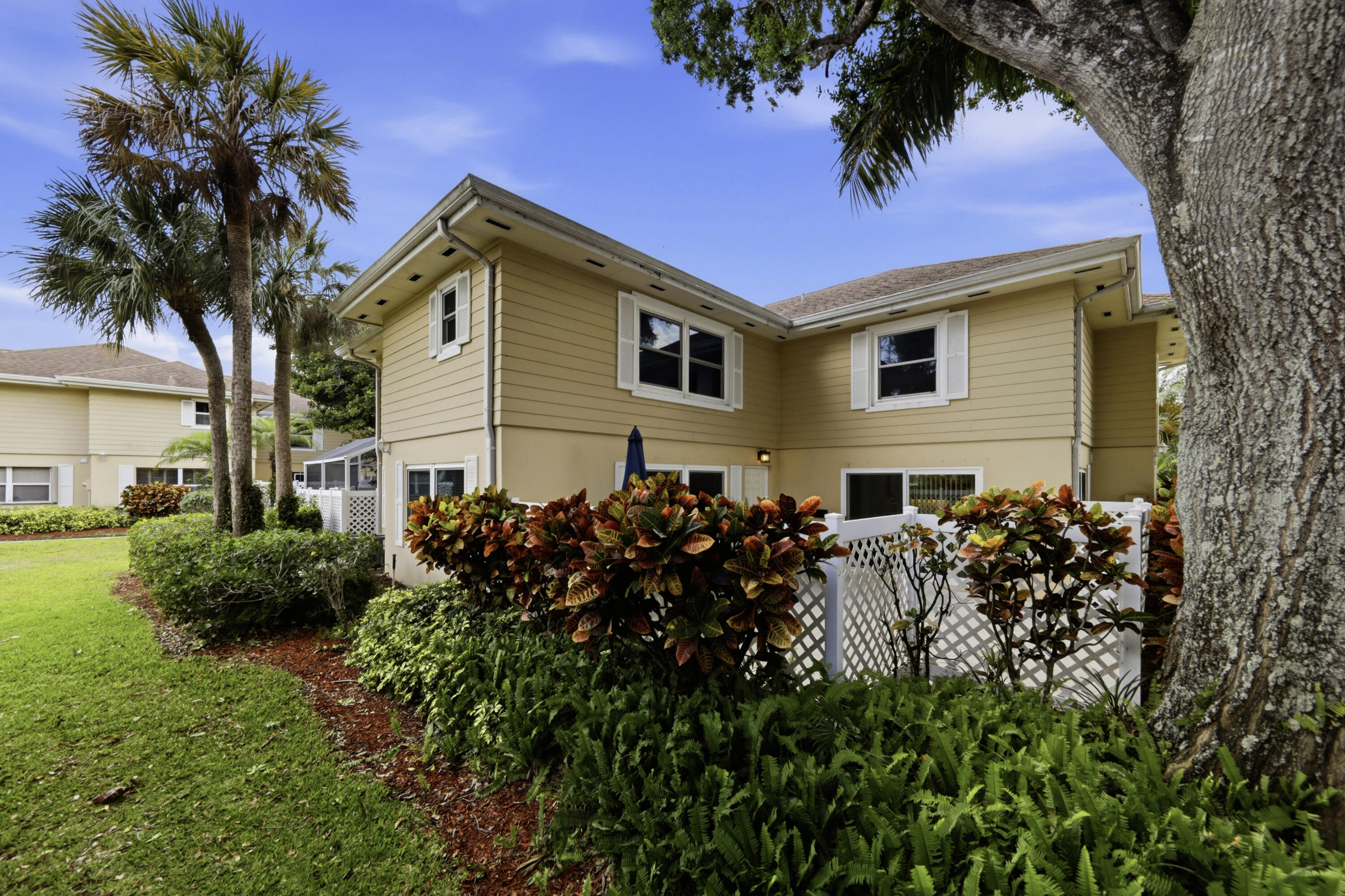 4802 Roxbury Court Boynton Beach, FL 33436 - Photo 2 of 41 002_f8_4802_Roxbury_Ct