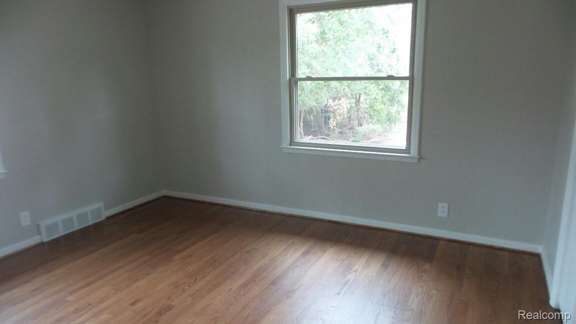 417 Lexington Road Grosse Pointe, MI 48236 - Photo 17 of 22 20190405_124837_resized.jpg