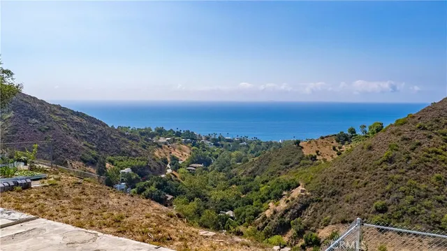 $4,950,000 | 5767 Latigo Canyon Road, Malibu, CA 90265