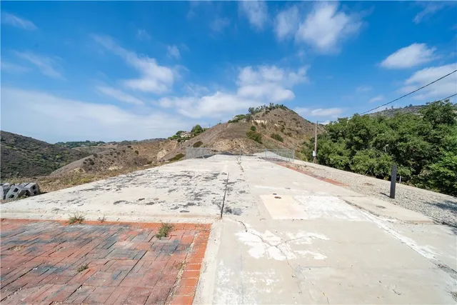 $4,950,000 | 5767 Latigo Canyon Road, Malibu, CA 90265