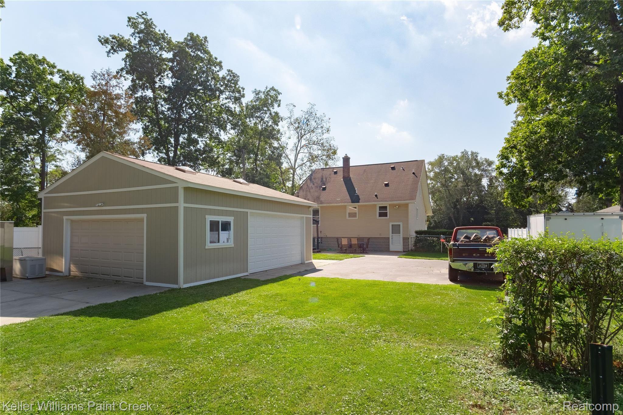 1598 West Auburn Road Rochester, MI 48309 - Photo 13 of 51 Exteriors (15 of 16).jpg