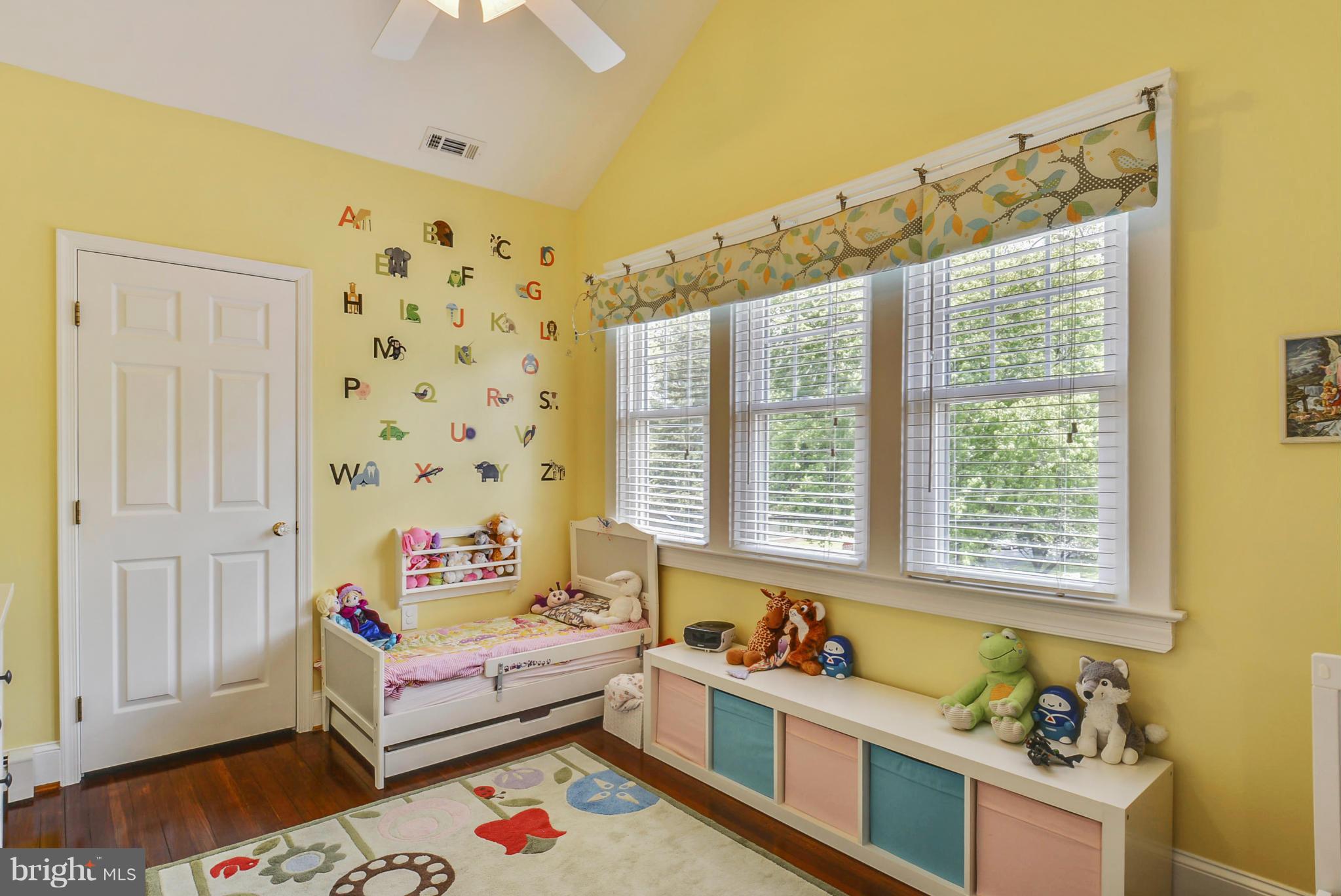 8800 1st Avenue Silver Spring, MD 20910 - Photo 18 of 24 Bedroom