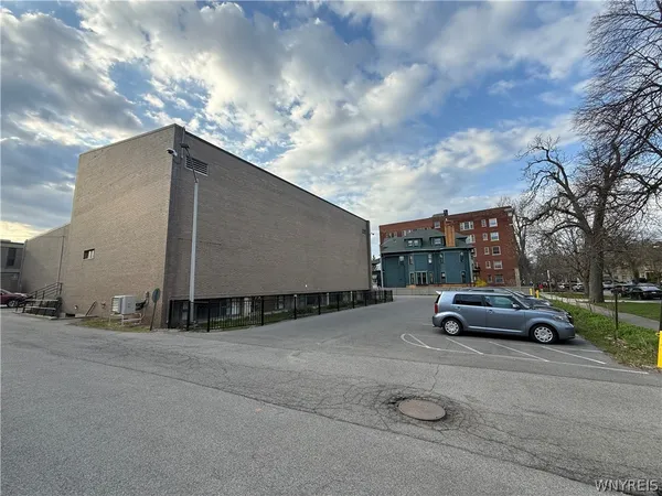 $2,100 | 130 Linwood Avenue, Buffalo, NY 14209