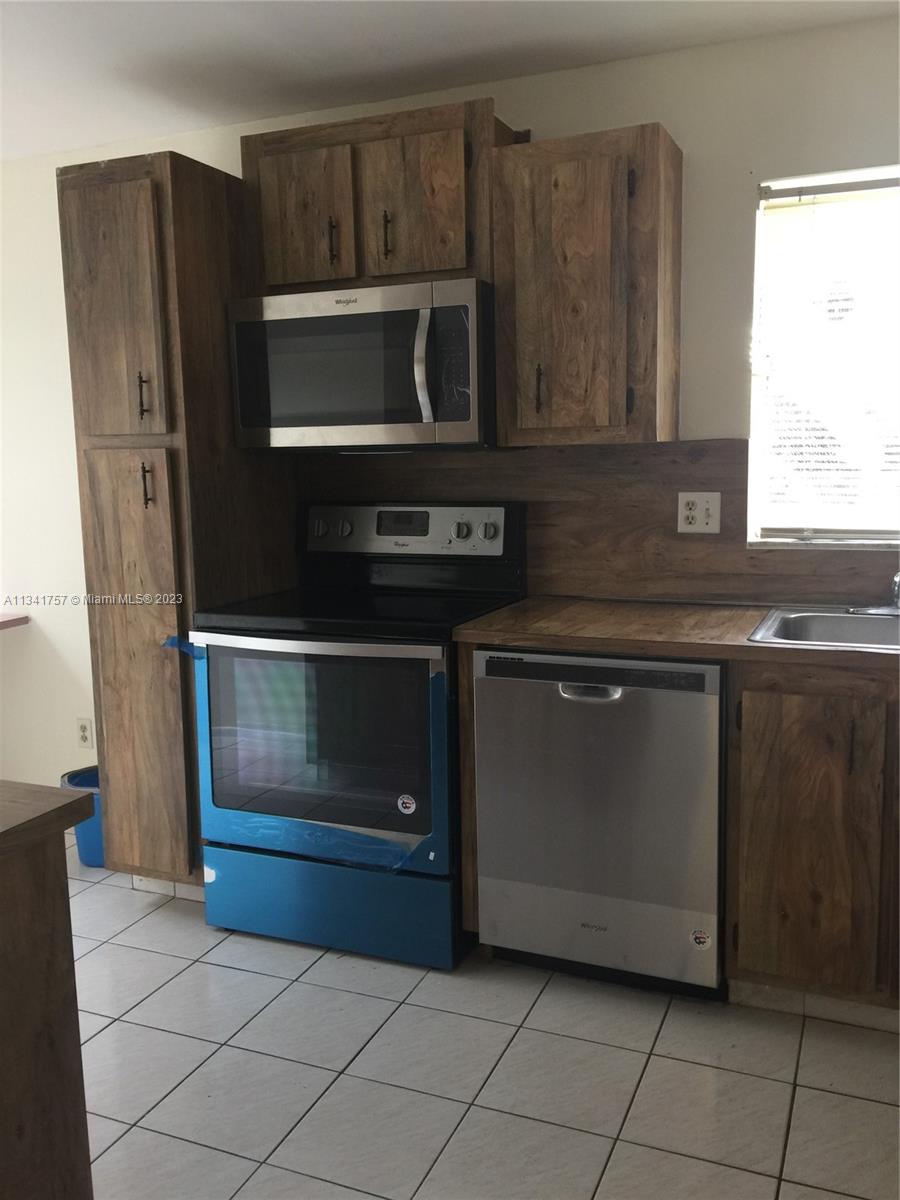 8311 Sands Point Boulevard, Unit R101 Tamarac, FL 33321 - Photo 8 of 29 Gallery Image 8