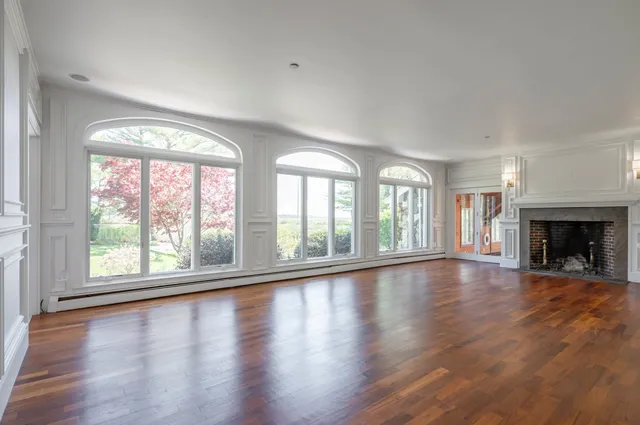 $2,249,000 | 51 Depot Road, Hampton Falls, NH 03844