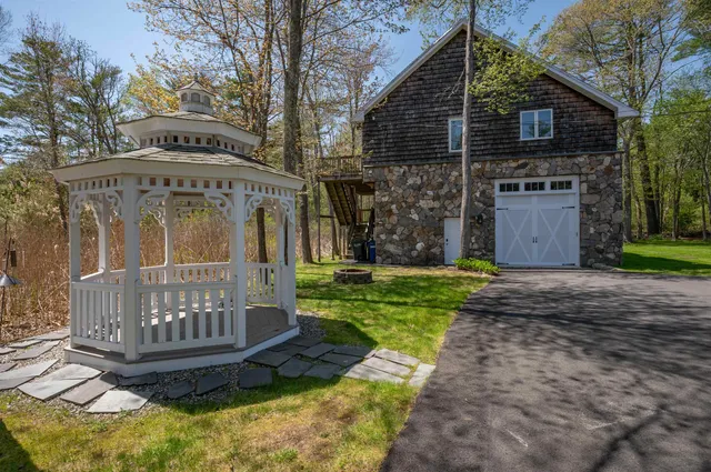 $2,249,000 | 51 Depot Road, Hampton Falls, NH 03844