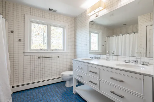 $2,249,000 | 51 Depot Road, Hampton Falls, NH 03844