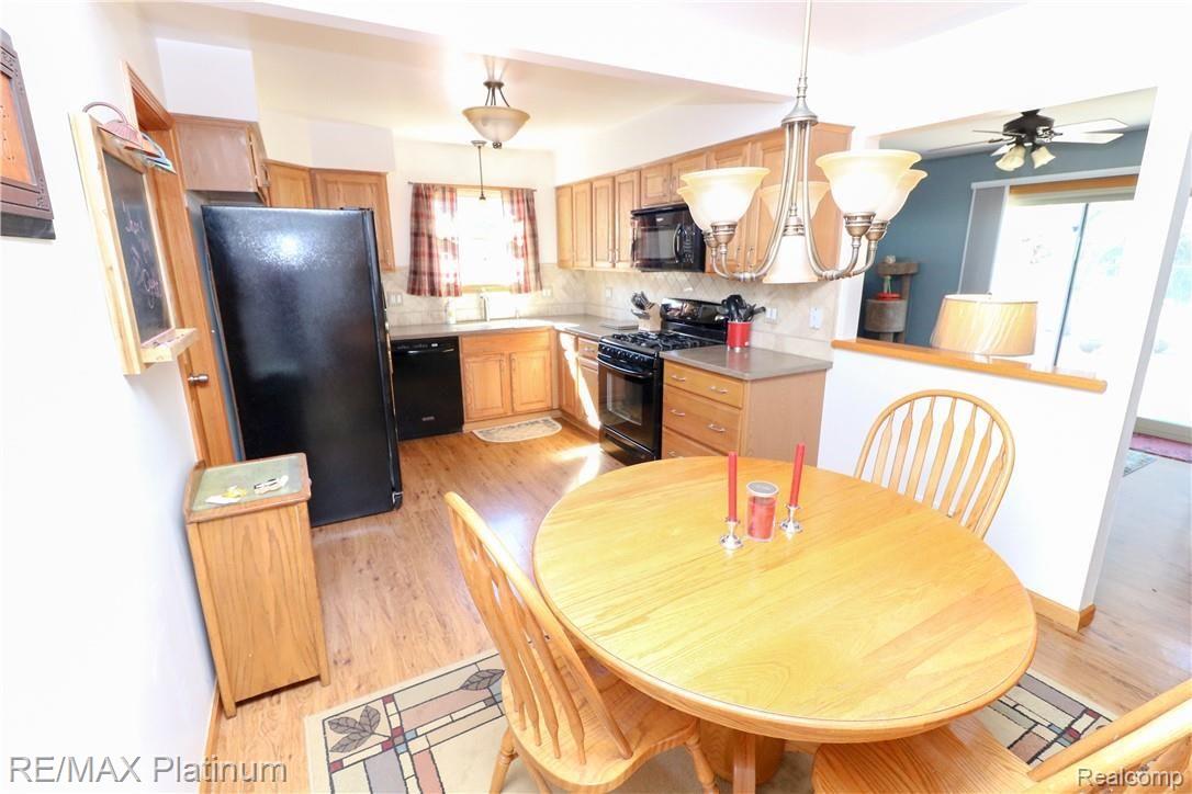41890 Ridge Road East Novi, MI 48375 - Photo 11 of 27 Breakfast Nook