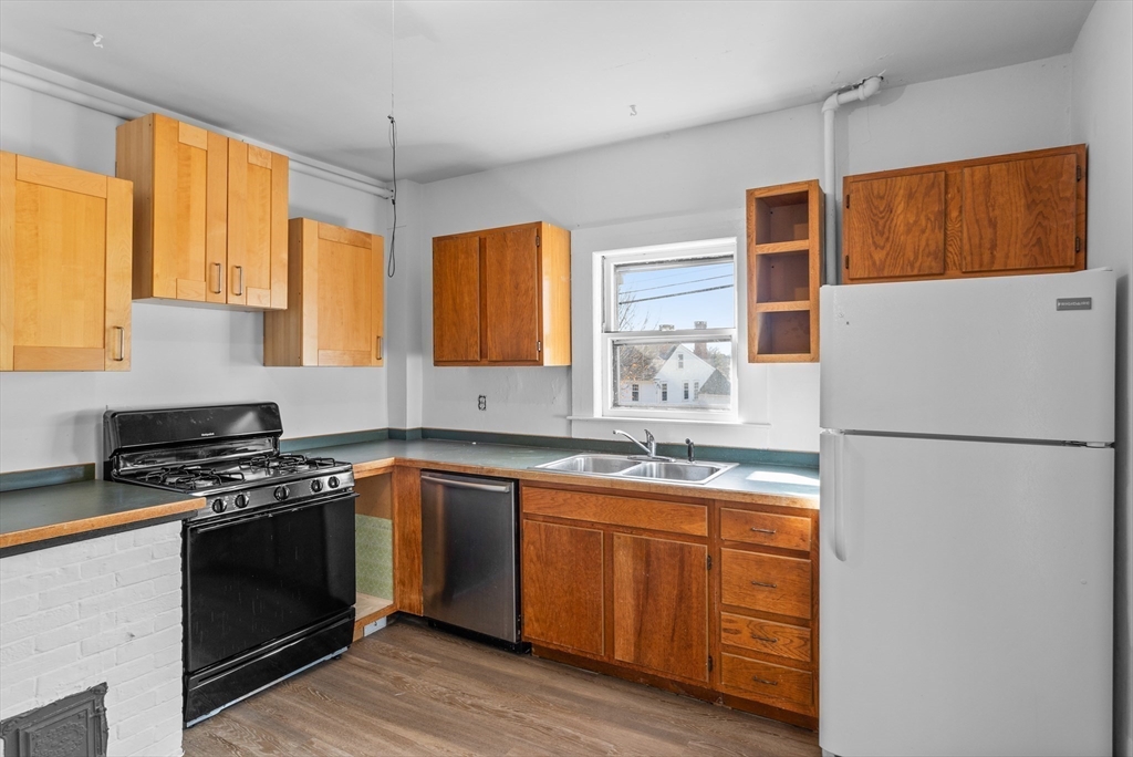 129 Main Street, Unit 129 Acton, MA 01720 - Photo 9 of 24