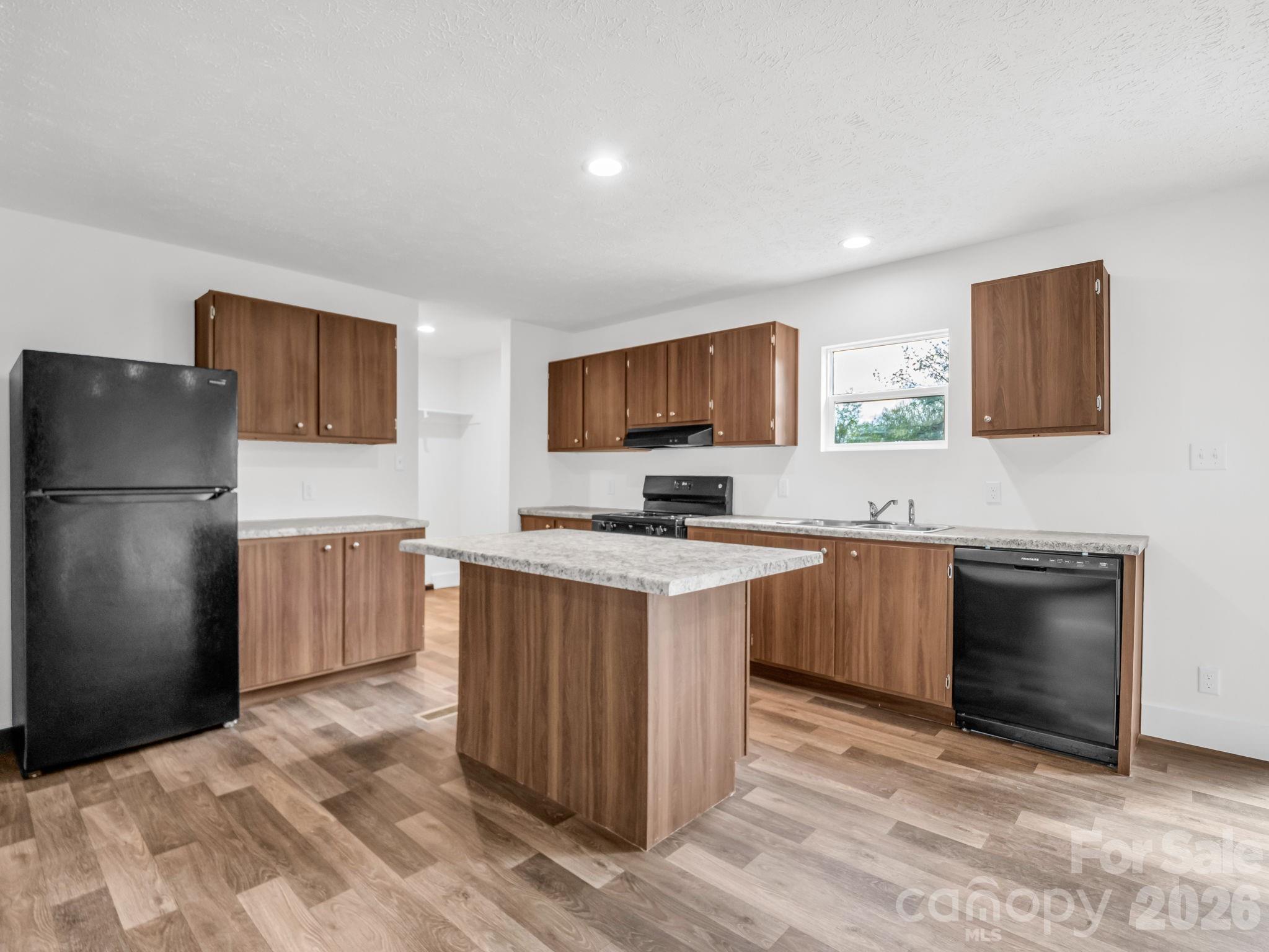 129 Haven Road East Flat Rock, NC 28726 - Photo 9 of 39