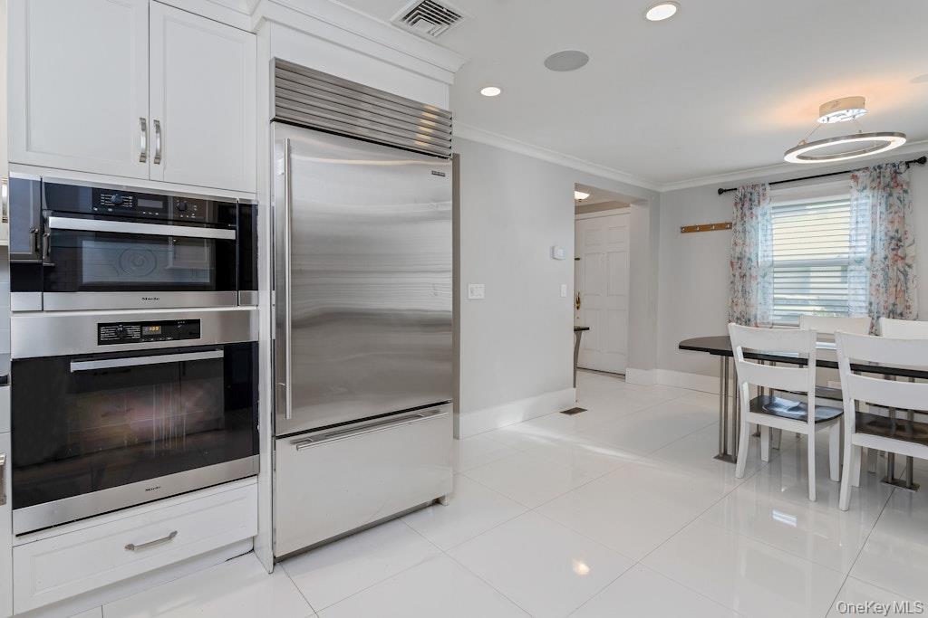 155 White Road Scarsdale, NY 10583 - Photo 4 of 16