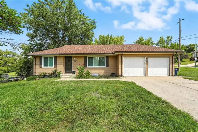 $210,000 | 2404 East Red Bridge Road, Kansas City, MO 64131