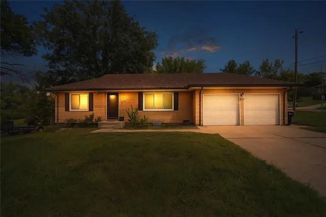 $210,000 | 2404 East Red Bridge Road, Kansas City, MO 64131