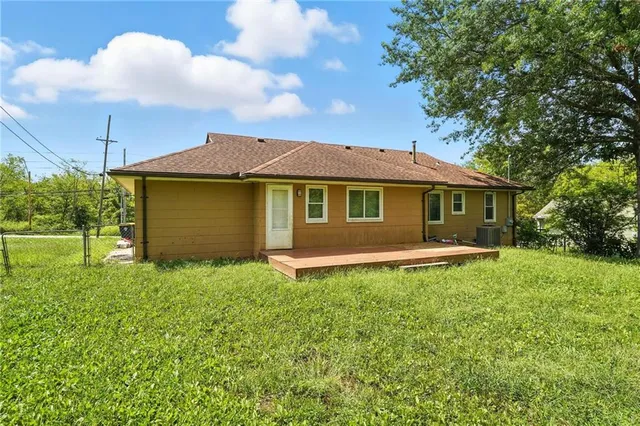 $210,000 | 2404 East Red Bridge Road, Kansas City, MO 64131