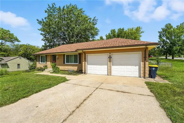 $210,000 | 2404 East Red Bridge Road, Kansas City, MO 64131