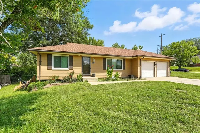 $210,000 | 2404 East Red Bridge Road, Kansas City, MO 64131