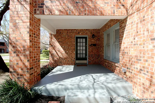 a view of entryway with a front door