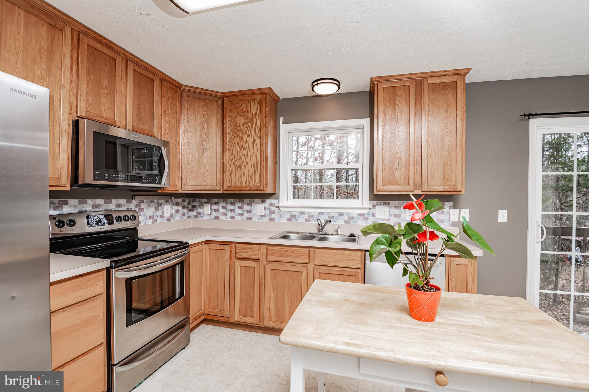 100 Surrey Drive Ruther Glen, VA 22546 - Photo 15 of 54 Large Open Kitchen!