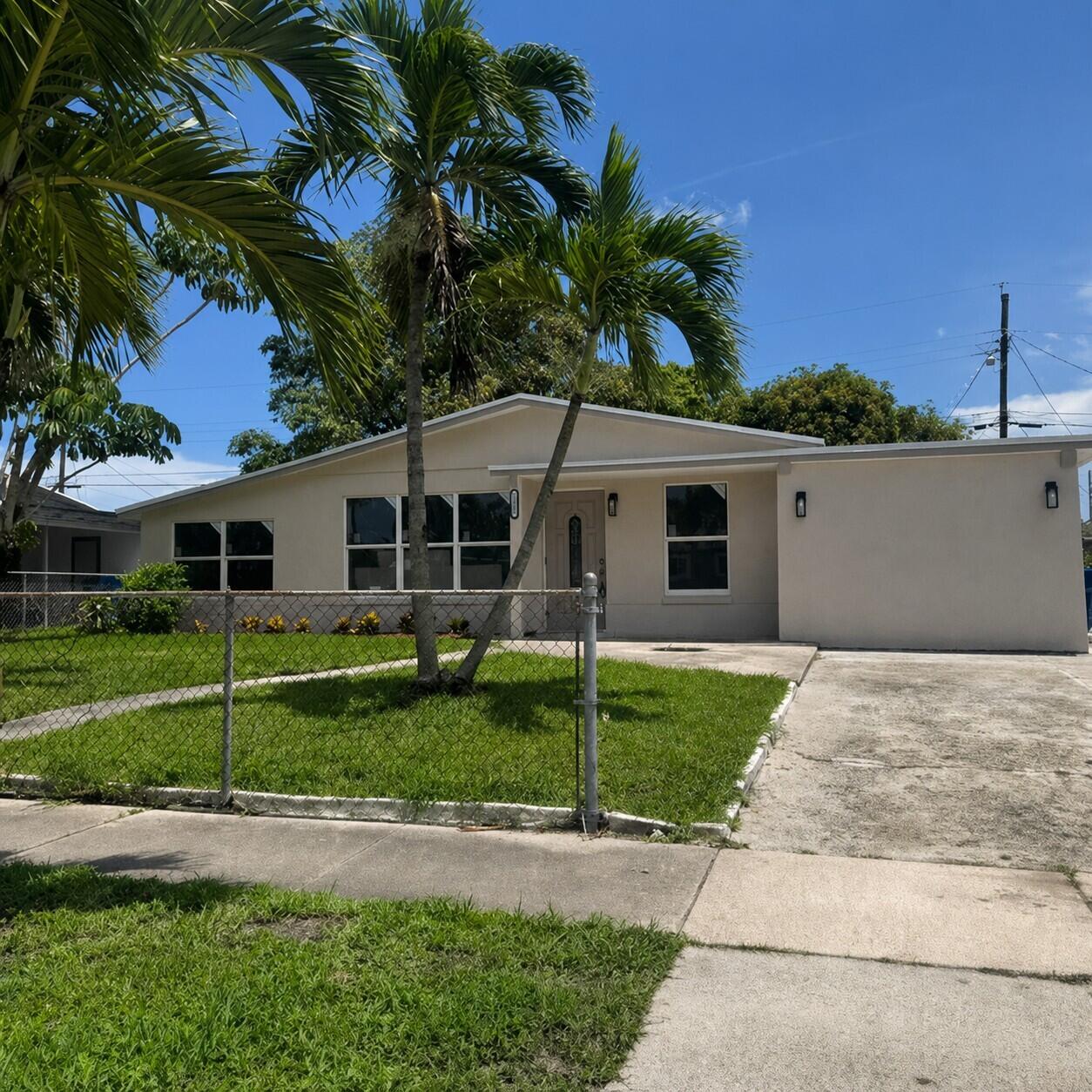 1321 West 3rd Street Riviera Beach, FL 33404 - Photo 2 of 2 1321 W 3rd Front 2