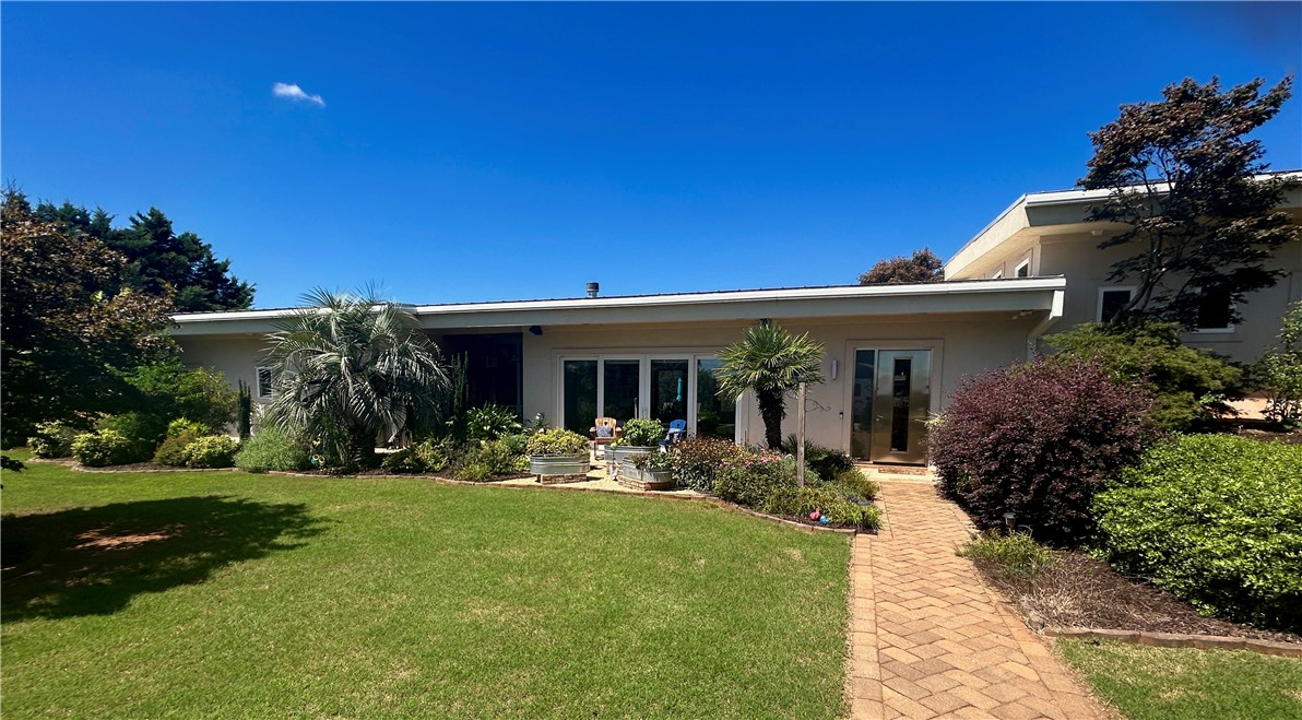 1304 East Queen Street Pendleton, SC 29670 - Photo 1 of 39