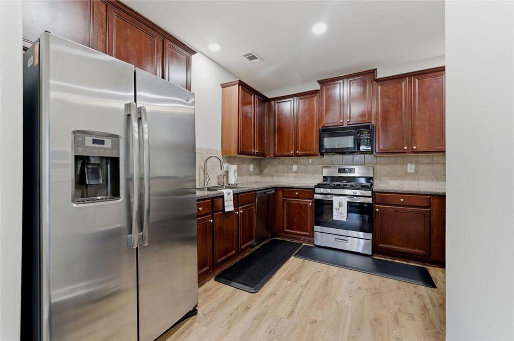 1142 Lake Point Way Suwanee, GA 30024 - Photo 10 of 31