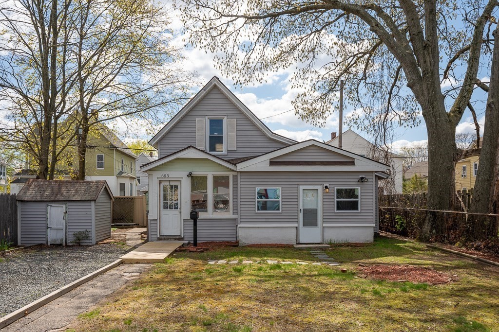 653 Carew Street Springfield, MA 01104 - Photo 1 of 28 Gallery Image 1
