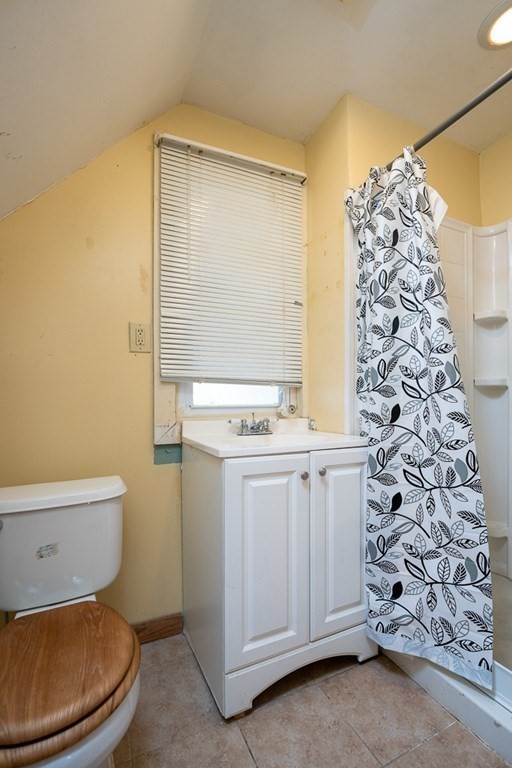 653 Carew Street Springfield, MA 01104 - Photo 13 of 28 Gallery Image 13