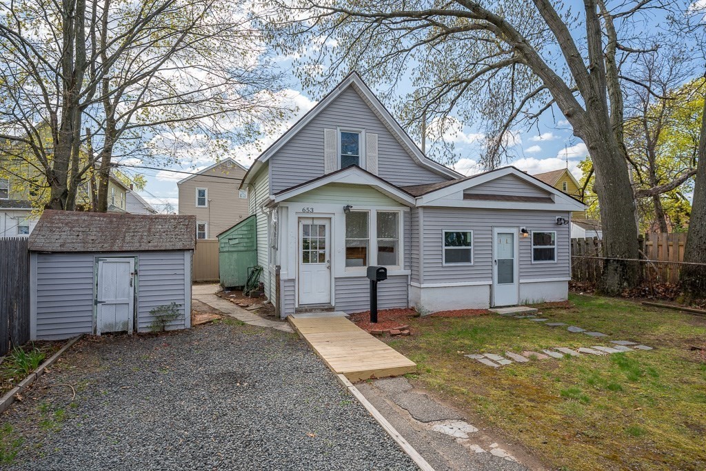 653 Carew Street Springfield, MA 01104 - Photo 2 of 28 Gallery Image 2
