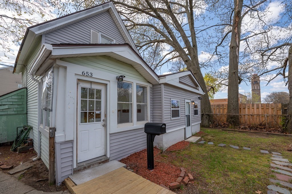 653 Carew Street Springfield, MA 01104 - Photo 27 of 28 Gallery Image 27