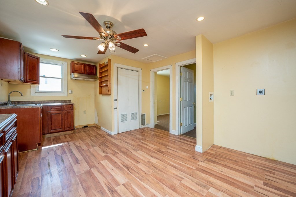 653 Carew Street Springfield, MA 01104 - Photo 3 of 28 Gallery Image 3