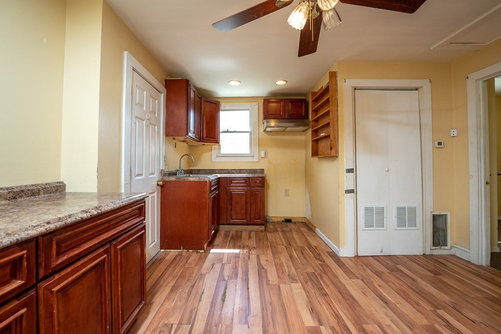 653 Carew Street Springfield, MA 01104 - Photo 4 of 28 Gallery Image 4