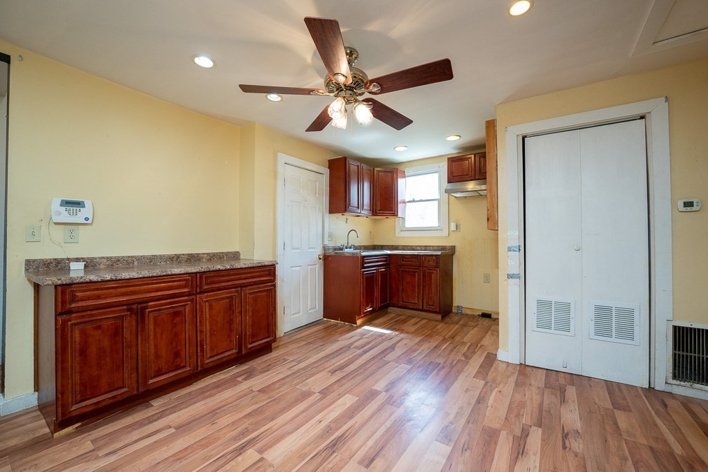 653 Carew Street Springfield, MA 01104 - Photo 6 of 28 Gallery Image 6